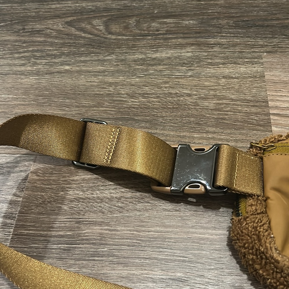 Lululemon Everywhere Belt Bag/Fanny Pack - Picture 6 of 6